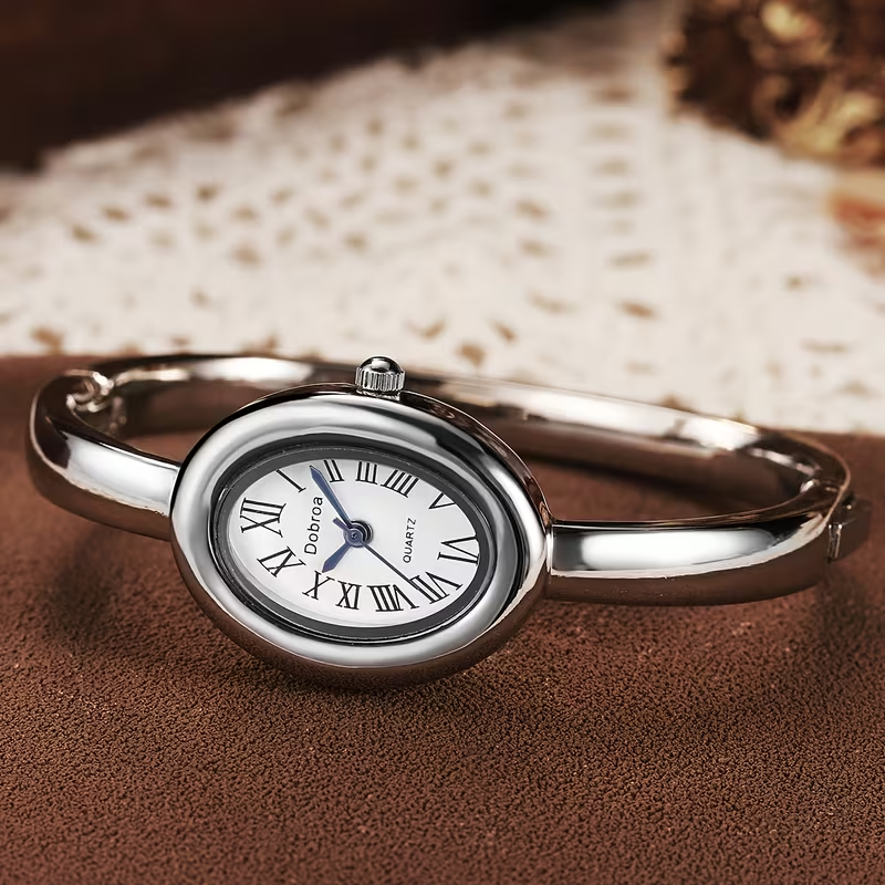 New Women'S Watch in Rose Golden, Featuring a Trendy, Luxurious Feel with a Classic, Unique Oval Bracelet Design