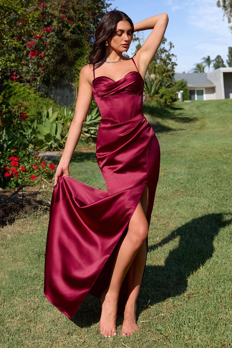 Fitted Dress With A Sweetheart Neckline And Thin Straps-0